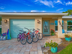 Coastal Flair-Walk To Beach-Heated Pool-Sleeps 8